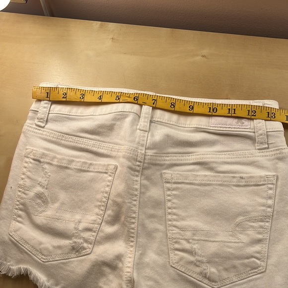 American Eagle White Size 0 Hi-Rise Jean Shorts. Perfect condition! High waist. - Picture 7 of 8